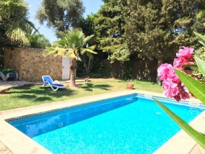 Ein Pool zum entspannen, spielen und wohlfühlen