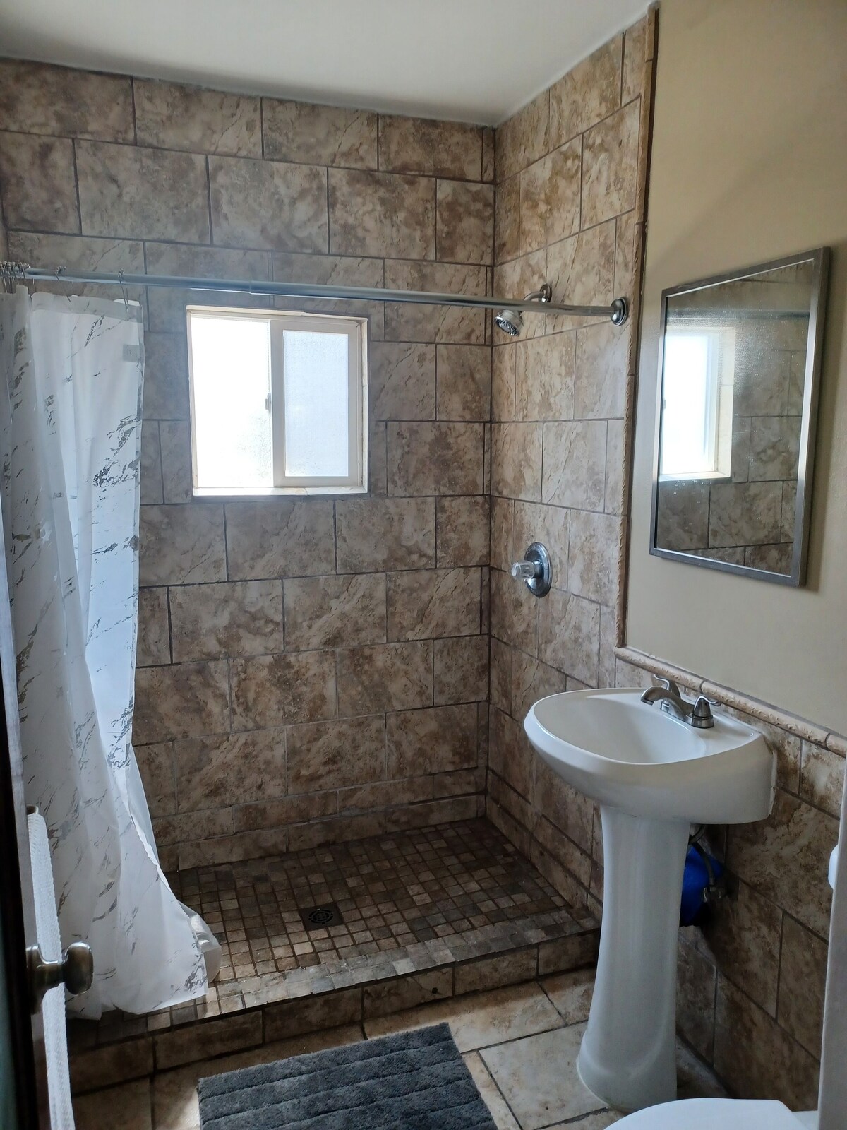 1BDR Apartment Centrally Located in Boyle Heights