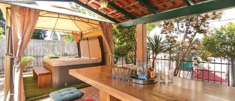 Gazzebo, hot tub, outdoor dining