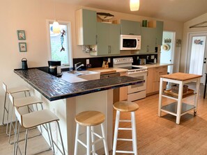 Kitchen, Screened Porch Access