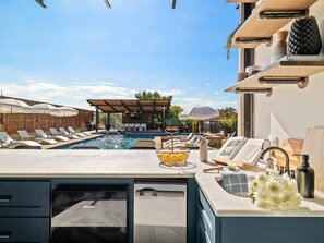 Pool house wetbar