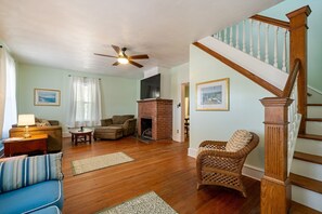 Flooring, Hardwood, Floor, Couch, Furniture