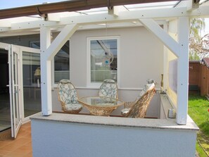 Couch, Möbel, Pflanze, Gebäude, Tabelle, Holz, Haus, Stuhl, Schatten, Interior Design
