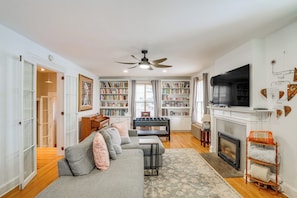 Living Room | Central Heating | A/C Unit | Foosball Table | Smart TV | 1st Floor
