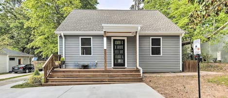 Raleigh Vacation Rental | 2BR | 2BA | Stairs Required | 1,300 Sq Ft