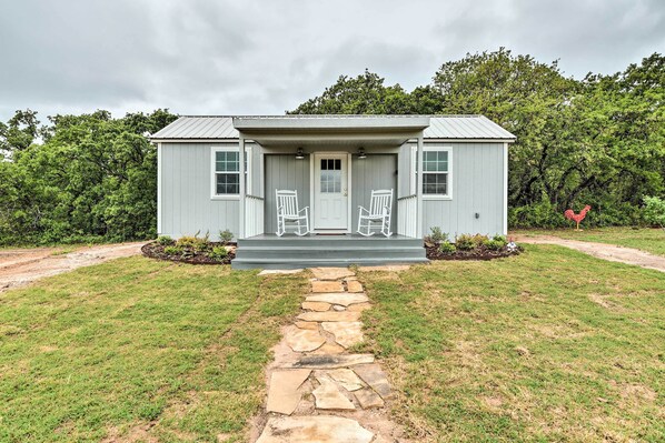Montague Vacation Rental | 1BA Studio | 3 Entry Steps | 360 Sq Ft