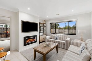Lounge 1