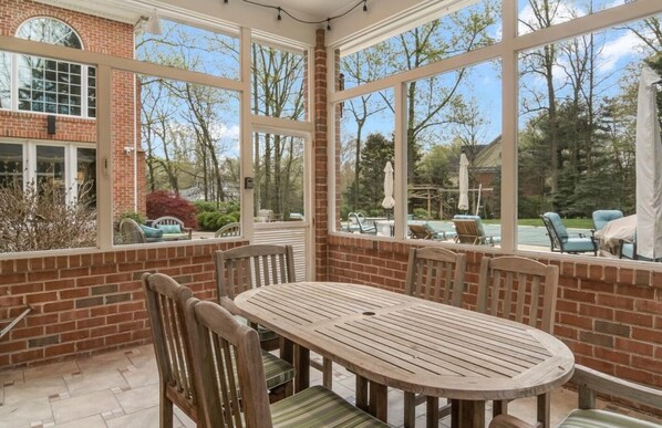 Outdoor dining