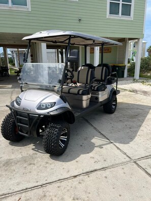 The Lazy Turtle has all the extras you could possibly imagine for your beach vacation! Drive the golf cart to the tennis courts, or go for a leisure bike ride thought the Morgantown community.