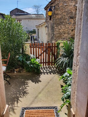 Blick durch die Eingangtür - view from the entrance door