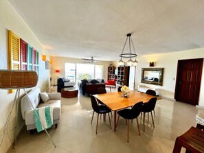 Open Floor Kitchen, Living and Dining