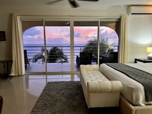King Bedroom beachfront facing, with access to Patio