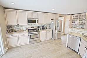 Full Kitchen - Stainless Steel Appliances