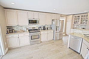 Full Kitchen - Stainless Steel Appliances