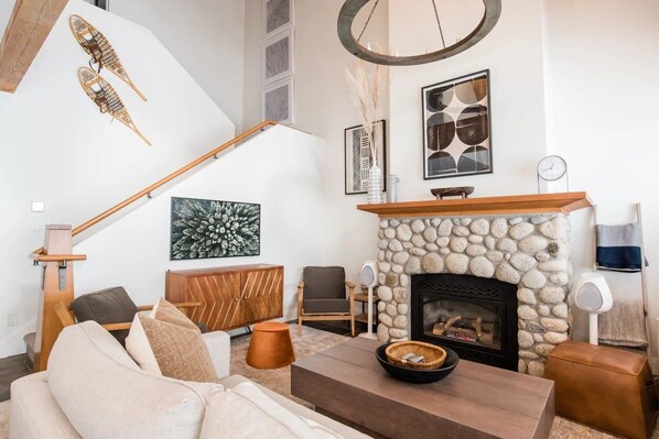Living area: Gas fireplace