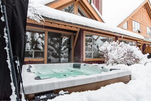 Private hot tub