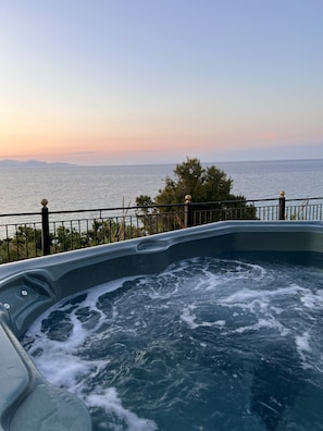 Bain à remous extérieur