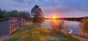 Lakefront cottages with beautiful sunsets