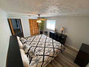 Master Bedroom #1, King bed