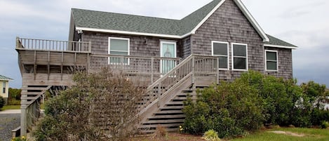 Front elevation photo of cottage