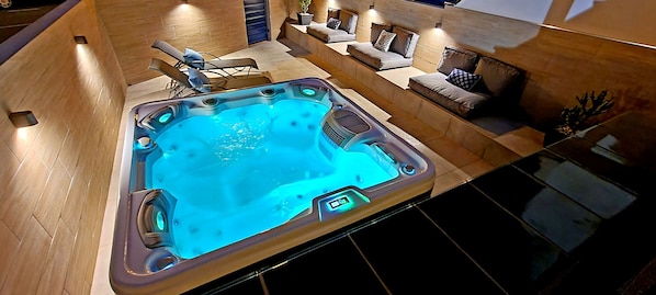 Bain à remous extérieur