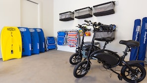 Home is equipped with lots of great beach gear and eBikes for cruising the resort