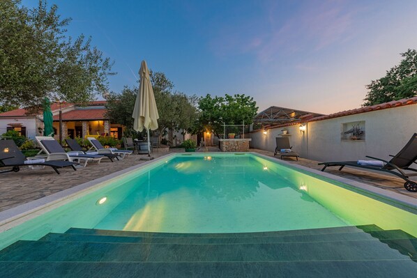 Swimming pool
