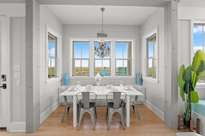 Beautiful dining area with spectacular views