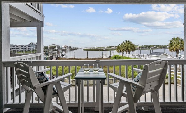 Spectacular views of the canal to watch the sunset and fireworks. 