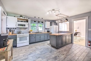 Kitchen | 1st Floor | Keurig Coffee Maker | Spices