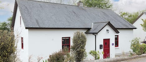 Daisy’s Cottage Barnabrow near Ballycotton, County Cork