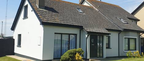 Beachside Avenue Holiday Home, Riverchapel, County Wexford