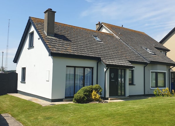 Beachside Avenue Holiday Home, Riverchapel, County Wexford