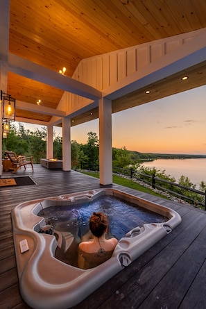 The built-in hot tub and propane fireplace, both with the lake view