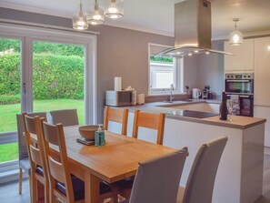 Kitchen/diner | Dykenamar, All Isle of Bute