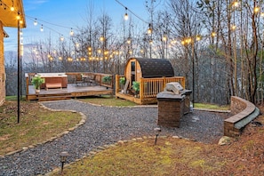 Full grill area (propane provided), barrel sauna, and hot tun overlooking the mountains