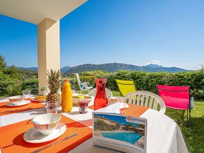 Nuage, L'Eau, Ciel, Propriété, Plante, Piscine, Bâtiment, Fenêtre, Bleu Azur, Bleu