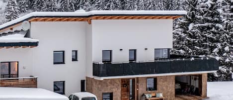 Schnee, Gebäude, Eigentum, Fahrzeug, Fenster, Rad, Haus, Die Architektur, Hütte