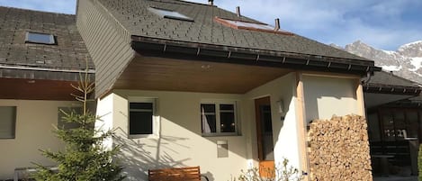 Cielo, Planta, Nube, Edificio, Ventana, Puerta, Casa, El Terreno Del Lote, Cabaña, Sombra