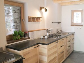 Cabinetry, Kitchen Sink, Countertop, Sink, Tap, Property, Plant, Plumbing Fixture, Kitchen, Wood