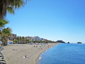 Sky, Water, Azure, Beach, Coastal And Oceanic Landforms, Tree, Horizon, Leisure