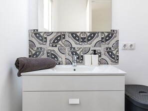 Weiss, Armatur, Zapfhahn, Rechteck, Bad Sink, Badezimmer, Interior Design, Fussboden, Flooring