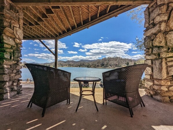 Beautiful Lake & Mountain Views From the Patio