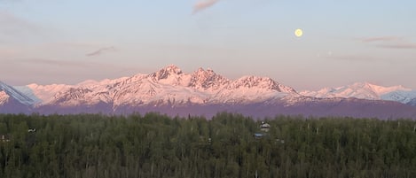 Come enjoy our majestic view!
A panoramic view of the Chugach mountain range.