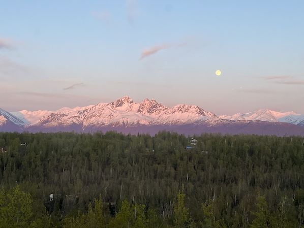 Come enjoy our majestic view!
A panoramic view of the Chugach mountain range.