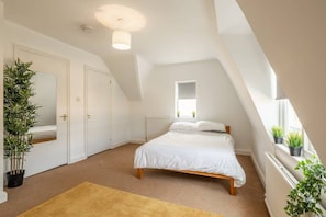 Master Large Bedroom With Double Bed and integrated wardrobes