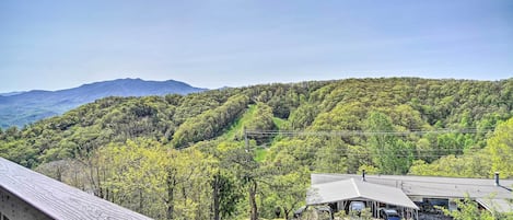 Gatlinburg Vacation Rental | 2BR | 2BA | Stairs Required for Entry | 768 Sq Ft