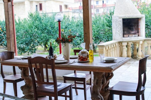 Outdoor dining