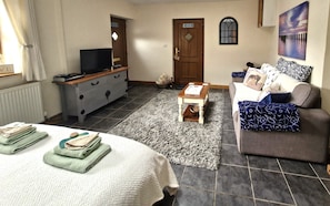 Spacious, warm and cosy integral living & bedroom area.