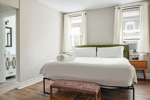 Comfy king sized bed with 4 large pillows and soft sheets